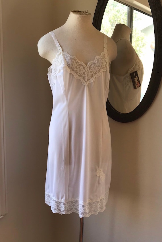 1970's White Slip by Movie Star, Lingerie, Slips, Undergarments, Womens  Clothing, Bras and Panties, Vintage Lingerie. 