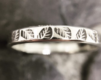 Dainty sterling silver ring with leaf design, Silver leaf ring, Pinky ring silver, Dainty band, Thin silver band, Dainty silver ring