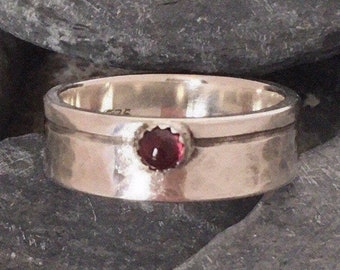 Hammered sterling silver ring with garnet stone, garnet stone ring, Hammered ring with gemstone, Red stone ring