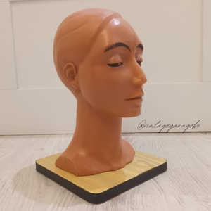 Retro Glam Wig & Hat Stand