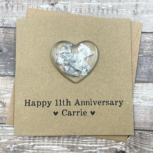 Tarjeta de acero personalizada para el 11.º aniversario - Corazón de resina epoxi con lámina plateada - Texto personalizado - 127 mm x 127 mm