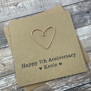 7.a tarjeta personalizada de aniversario de cobre - Corazón de alambre - Texto personalizado - 5 x 5 pulgadas (127 mm x 127 mm)