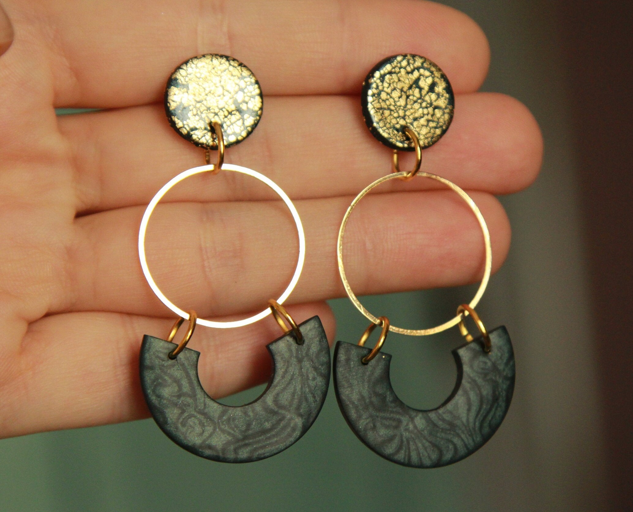Boucles D'oreilles Créoles 4 Cm – Argile Polymère Noir/doré – Alliage – Neuf Avec étiquettes
