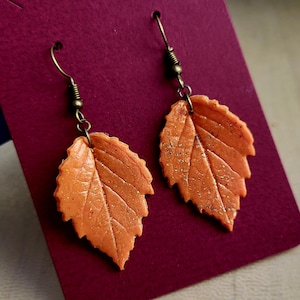 Boucles d&#39;oreilles feuille d&#39;oranger brûlée/ Boucles d&#39;oreilles pendantes bohème/ Boucles d&#39;oreilles botaniques en argile polymère/ Boucles d&#39;oreilles vraies feuilles/ Boucles d&#39;oreilles couleurs d&#39;automne