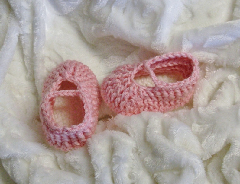 Crochet PATTERN Mary Jane Baby Slippers, 0-12 months, Mary Jane Baby Slippers, Baby Girl Slippers, Easy Pattern, English French PDF 51 image 6