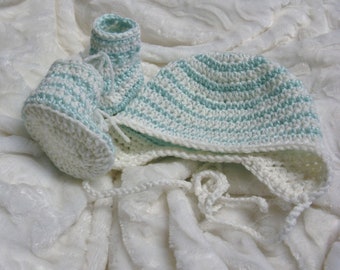 Cadeau Naissance Layette Bebe Fait Main Bonnet Et Chaussons Pour Bebe Etsy