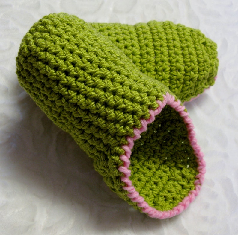 Mule Slippers Crochet Pattern Women clogs Easy pattern image 1
