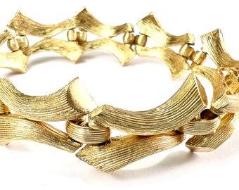 Pulsera de eslabones chapados en oro Trifari vintage