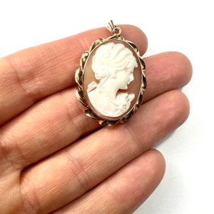 Vintage 9CT Gold Portrait of a Lady Carved Shell Cameo Pendant image 8