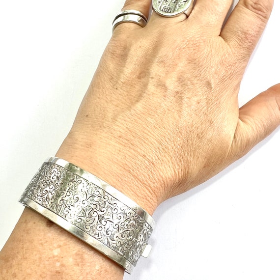 Antique Victorian Wide Silver Hinged Cuff Bangle - image 9