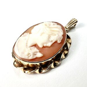 Vintage 9CT Gold Portrait of a Lady Carved Shell Cameo Pendant image 4