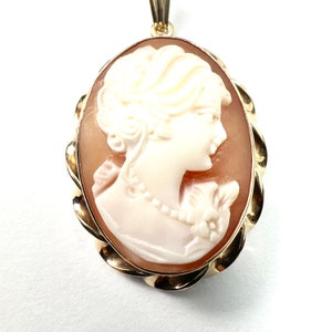 Vintage 9CT Gold Portrait of a Lady Carved Shell Cameo Pendant image 3