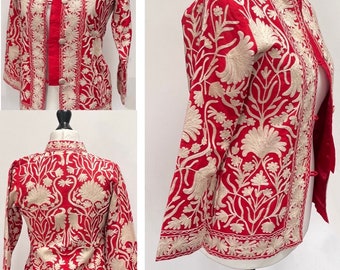 Vintage Red & Cream Artsy Hand Embroidered kashmiri Indian Nehru Crewel Silk Jacket S Great Condition Uk 16 Us 12