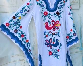 Short white Mexican Style Embroidered Peacock Floral Pattern Blue Trim Kaftan with Angel Sleeves XS