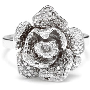 Beautiful Solid 14K White Gold Flower Ring