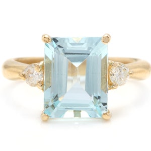 3.28 Carats Natural Aquamarine and Diamond 14k Solid Yellow Gold Ring