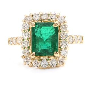 Anello in oro giallo massiccio 14k con smeraldo naturale e diamanti da 4,10 ct