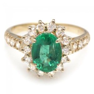 Anello in oro giallo massiccio 14k con smeraldo naturale e diamanti naturali 2.50ct