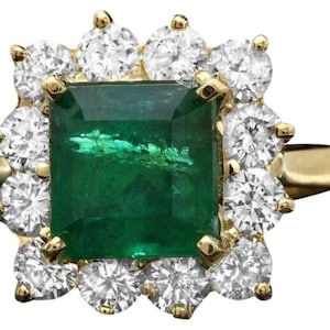 5.70 Carats Natural Emerald and Diamond 18K Solid Yellow Gold Ring