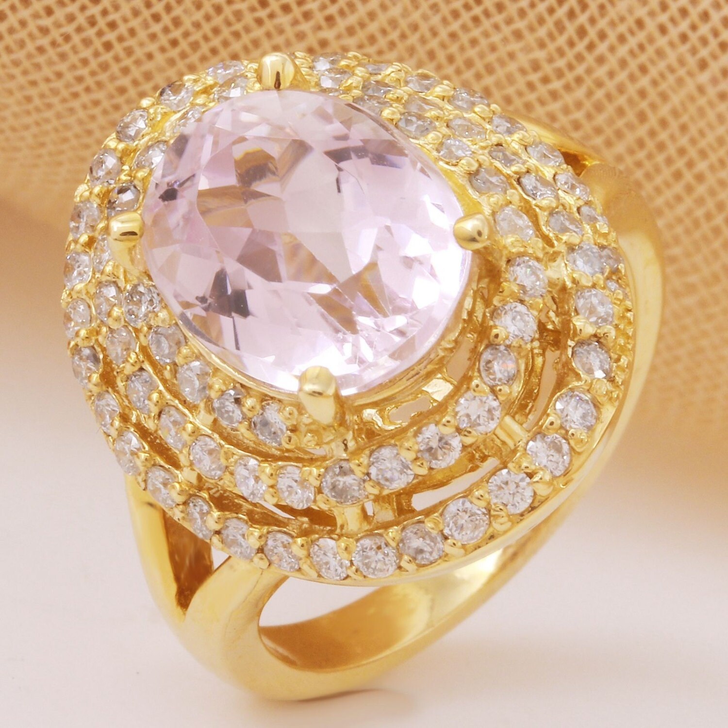 ithピンクストーン ゴールドリング お手元でさりげなく輝く、ピンクゴールドの指輪 | オーダーメイド結婚