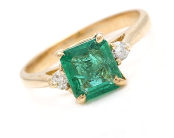 1.08 Carats Natural Emerald and Diamond 14K Solid Yellow Gold Ring