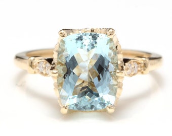 3.08 Carats Natural Aquamarine and Diamond 14k Solid Yellow Gold Ring