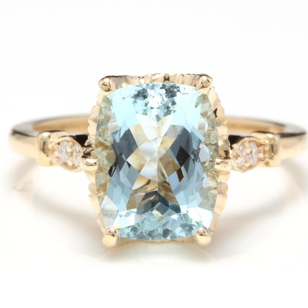 3.08 Carats Natural Aquamarine and Diamond 14k Solid Yellow Gold Ring