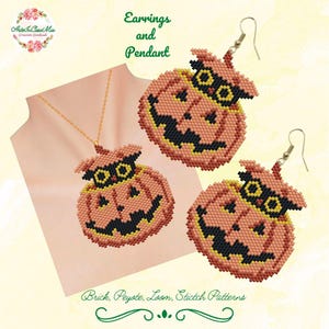 Può includere: Un set di gioielli di Halloween fatti a mano, tra cui orecchini e un ciondolo, con disegni di zucca. Gli orecchini e il ciondolo sono arancioni con dettagli neri e gialli. L'immagine include il testo "Earrings and Pendant".