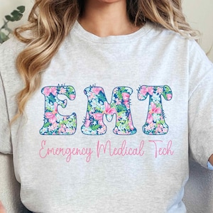 EMT救急救命士PNG、EMT花柄Tシャツ、救急救命士医療技術者ギフト、医療従事者Tシャツ、EMSアパレル