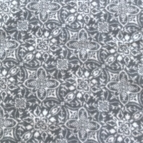 Floral Pattern Gray Anti-pill Fleece Fabric No Sew Throw Kit 72x60 