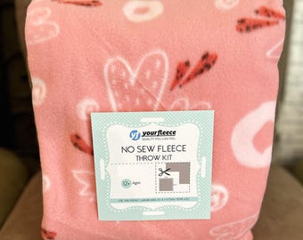 Valentine Love Hearts Anti-Pill Premium Fleece Fabric No-Sew Throw Kit (50x60)