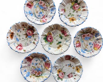 Lovely floral Italian vintage hand-painted scalloped dessert plates I Set of seven