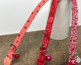 Niedliches Katzenhalsband Mit Blume & Glöckchen – Verstellbar, Perfekt Für Partys