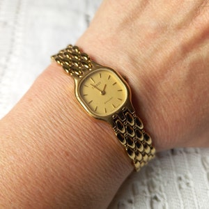 Vintage Retro 1980s Tissot Stylist E242 Ladies Designer Swiss