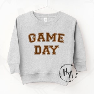 Game Day Outfit ideas * Red and Black Game Day * Vintage L Sweater