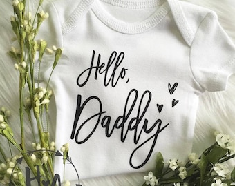 Hello, Daddy Onesie®/Bodysuit /Pregnancy Reveal/Baby Announcement / Baby Shower Gift / Gender Neutral / Pregnancy Announcement to Husband