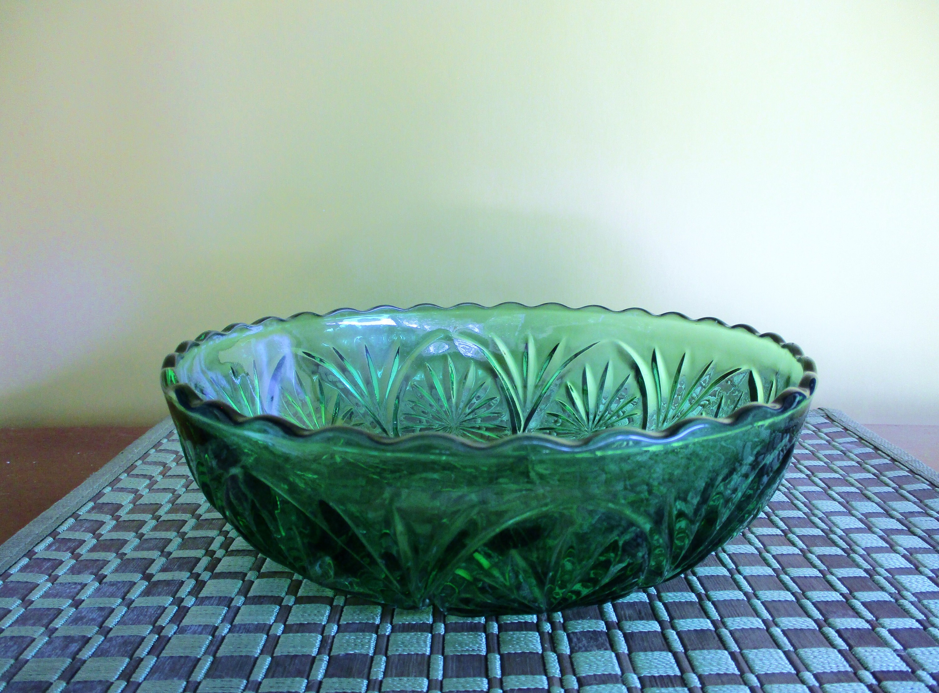 s新品SARGASSO GLASS BOWL | green VINTAGE Vintage Green Glass Bowl 2.5