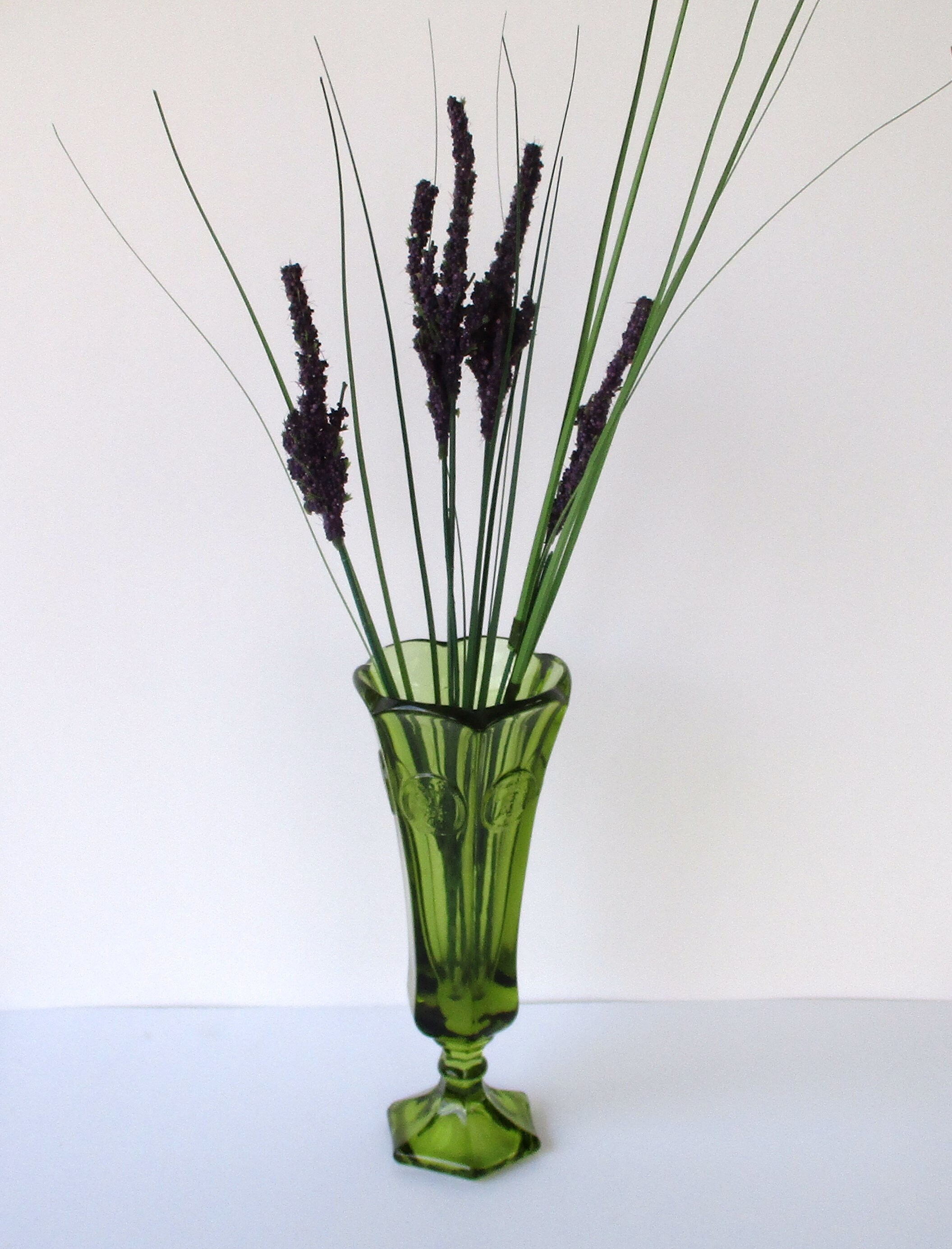 ゴブレット型のヴィンテージグリーンガラス花瓶、六角形の台座付き 8