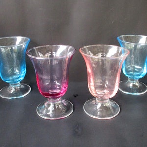 Vintage set of 4 Colored Iridescent Goblets,10 oz Beverages Glasses,Drinkware Goblets/5.5&quot; Tall/