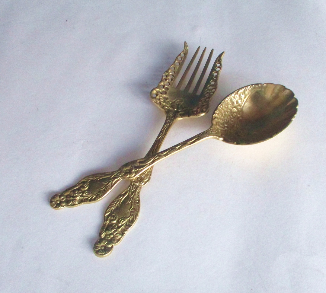 Anciens USTENSILES DE CUISINE COUVERTS DE SERVICE LAITON/BOIS – haut.25 cm