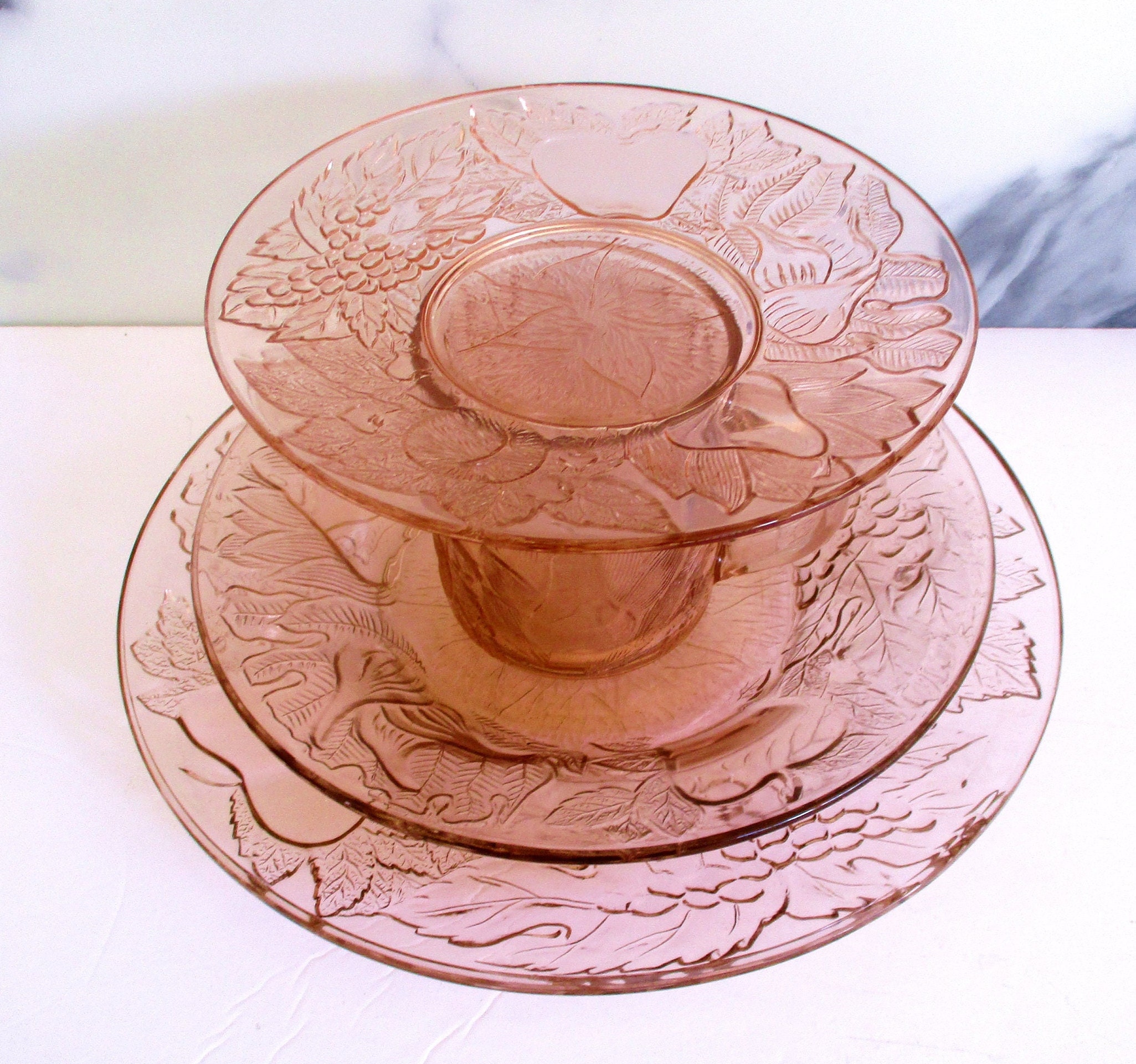 Vajilla vintage de vidrio rosa claro de 4 hecha por KIG Indonesia plato de cena plato de sopa taza y platillo Etsy Espana