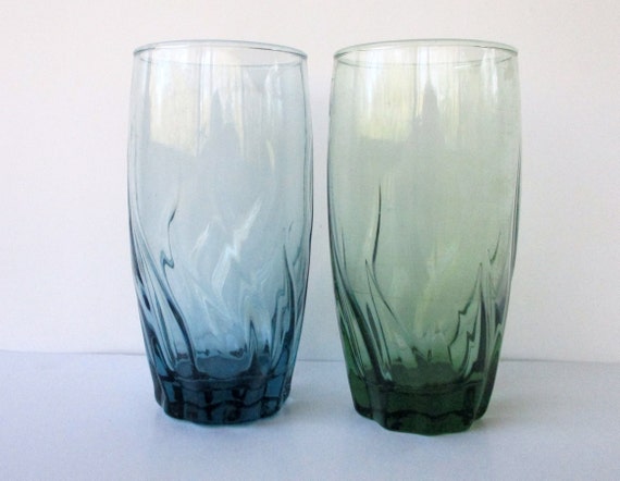 Vintage 2 Swirl Glass Drinking Glasses,12 Oz Avocado Green and Blue Water  Glasses,made by Anchor Hocking 