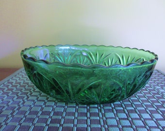 Vintage green glass bowl T round bowl,serving bowl,salad,fruit bowl,8