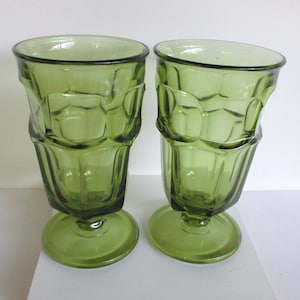 Vintage 2 avocado green  goblets,Georgian Old Williamsburg beverages glasses,10 oz drinking goblets,wine glasses/6.25T/