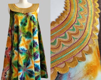Vintage Tie Dye Dress with Beautiful Embroidered Collar - Tent Dress - Beach Cover-up - Women's Vintage Size