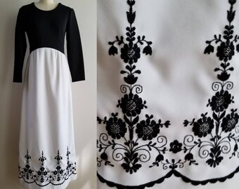 1970's Embroidered Black and White Maxi Dress by Momentum 70's Boho Chic 70s Mod Women's Vintage Size Medium