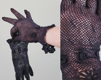 Victorian Mesh Gloves with Ruffle Wrist and Florettes - Victorian Accessories - Antique Clothing - Women's Vintage Size Small