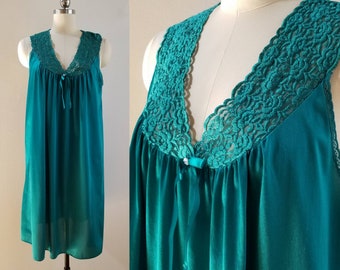 1980's Vanity Fair Nightgown in Emerald Green 80's Loungewear Women's Sleepwear Vintage 80s Lingerie