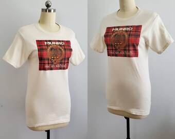 1990s Clan Munro T-shirt - 90's Scottish Graphic Tee - 90s Vintage Size Small