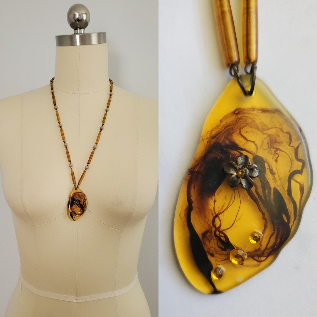 Collana lunga vintage con perline di vetro e legno - Italia